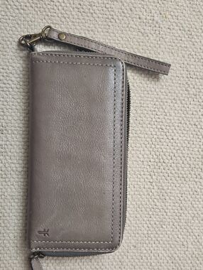 Frye Leather Zip-Around Wallet in Taupe Gray